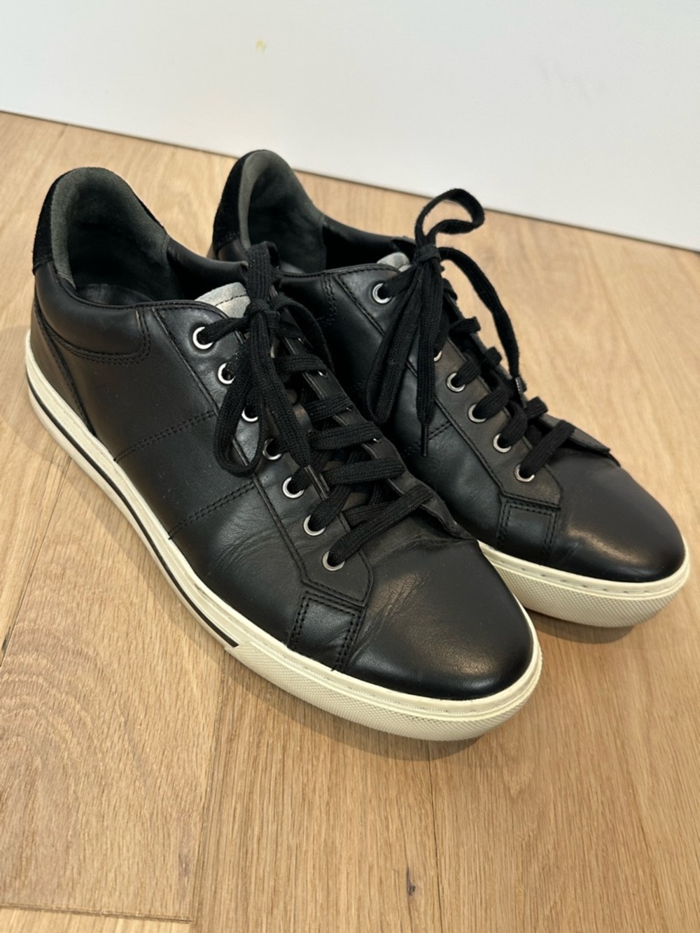 VINCE Men’s Lace Up Leather Sneakers